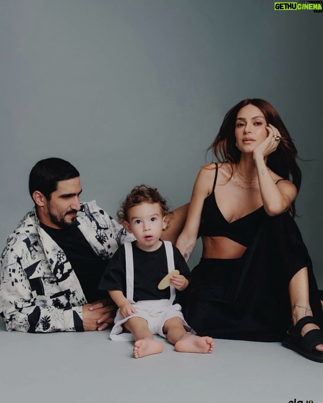 Thaila Ayala Instagram - FAMÍLIA minha maior benção desse e de todos os Natais da minha vida! Obrigada @elaoglobo pelas fotos mais lindas dessa família!