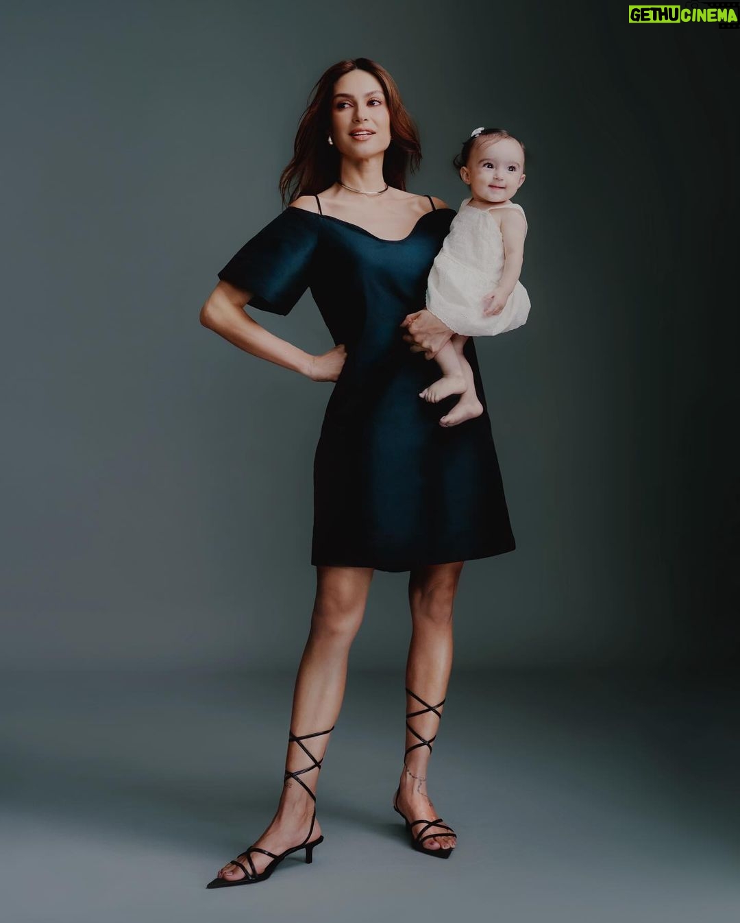 Thaila Ayala Instagram - FAMÍLIA minha maior benção desse e de todos os Natais da minha vida! Obrigada @elaoglobo pelas fotos mais lindas dessa família!