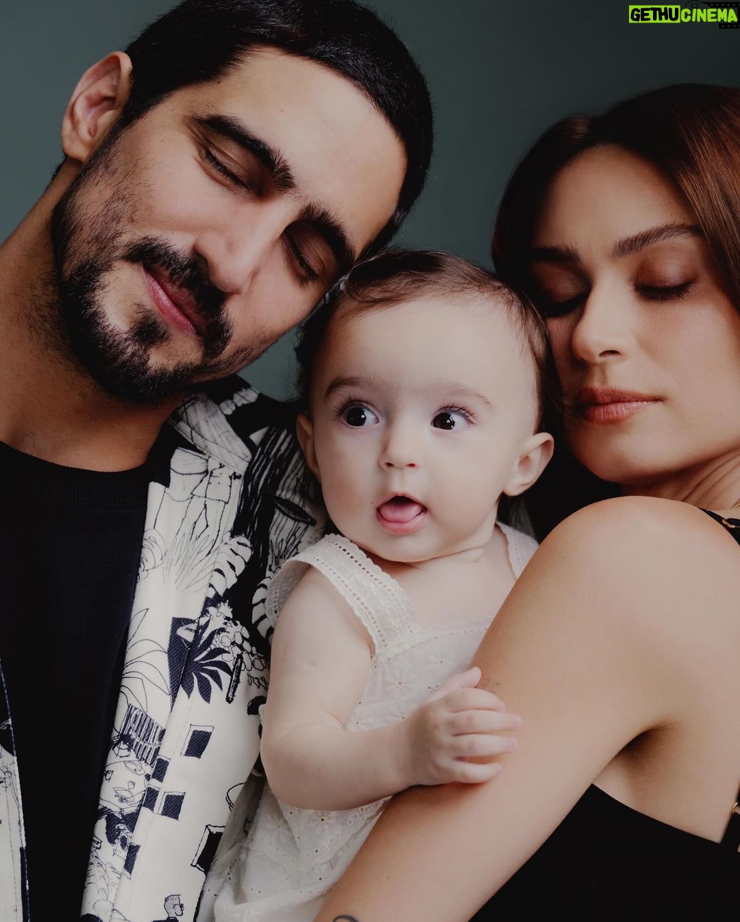 Thaila Ayala Instagram - FAMÍLIA minha maior benção desse e de todos os Natais da minha vida! Obrigada @elaoglobo pelas fotos mais lindas dessa família!