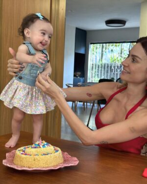Thaila Ayala Instagram - Viva 8 meses do meu milagrinho!