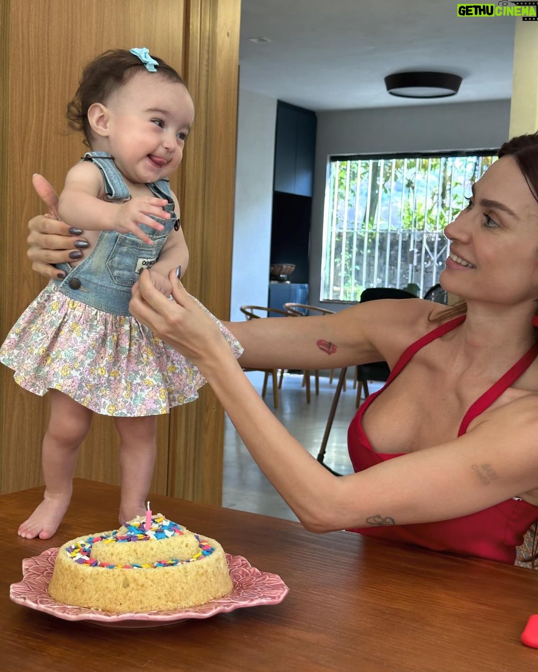 Thaila Ayala - 309.3K Likes - Viva 8 meses do meu milagrinho!
