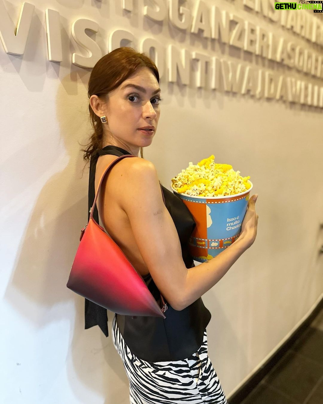 Thaila Ayala Instagram - Sabadoooo cineminha 🤓🎥 E você, tá fazendo o que nesse sábado de carnaval? Conta aí