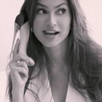 Thaila Ayala Instagram - É TÃO BOM quando acertam o nosso presente de Natal né? Querem surpreender e não errar nesse Natal? Carolina Herrera tem uma fragrância mais incrível, marcante, deliciosa e linda que a outra. Tenho certeza que vocês vão encontrar a ideal pra vocês e pra quem vocês amam... Tem link nos stories APROVEITEM 🎄🎁❤️ @carolinaherrera #carolinaherrera *publi