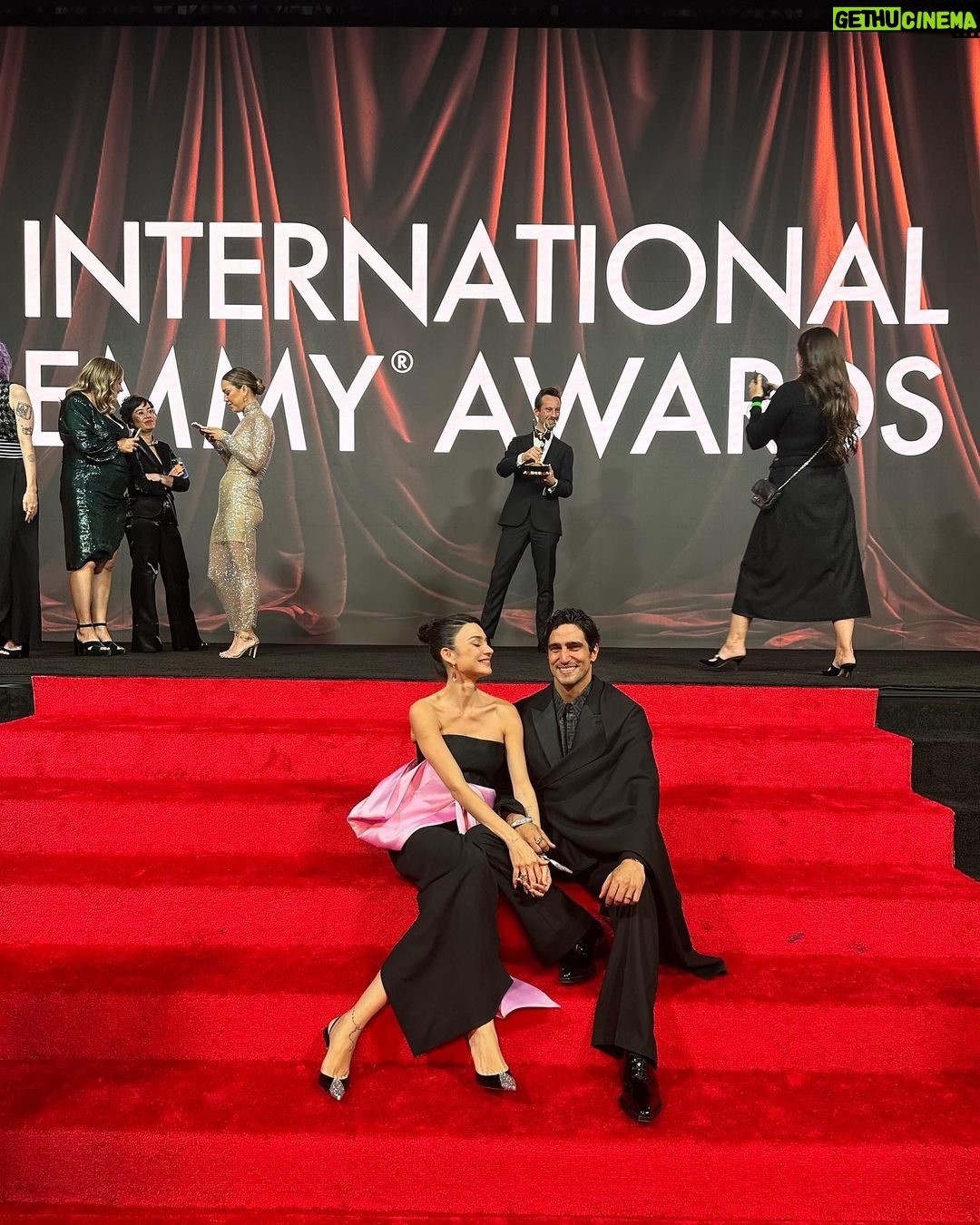 Thaila Ayala Instagram - Red Carpet @iemmys Uma honra estar nessa mesa tão maravilhosa @tvglobo