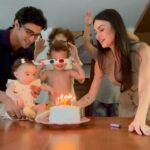 Thaila Ayala Instagram - Viva 7 meses de Tete!!! Obs: - Chico ama assoprar velinhas, ansiosa para 2 anos q já já tá aí - ela não para mais p foto mensal - amou o bolo da mamãe - minha família é linda - eu tenho a neném mais sorridente do mundo