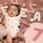 Thaila Ayala Instagram - Viva 7 meses de Tete!!! Obs: - Chico ama assoprar velinhas, ansiosa para 2 anos q já já tá aí - ela não para mais p foto mensal - amou o bolo da mamãe - minha família é linda - eu tenho a neném mais sorridente do mundo