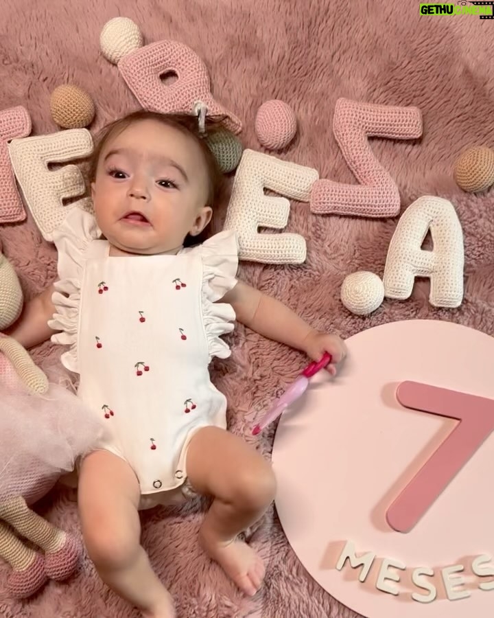 Thaila Ayala - 358.7K Likes - Viva 7 meses de Tete!!!
Obs: - Chico ama assoprar velinhas, ansiosa para 2 anos q já já tá aí
- ela não para mais p foto mensal
- amou o bolo da mamãe
- minha família é linda
- eu tenho a neném mais sorridente do mundo