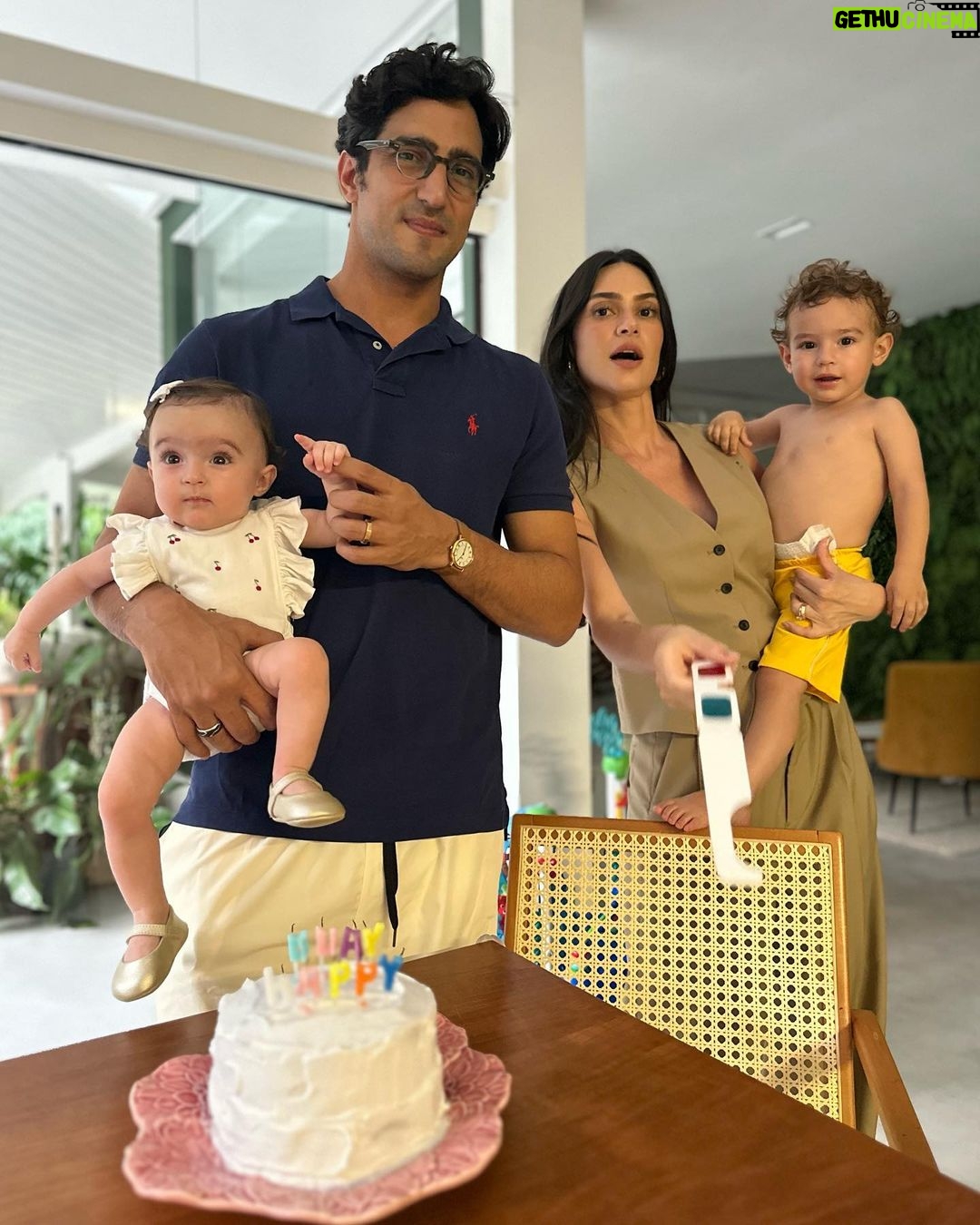 Thaila Ayala - 358.7K Likes - Viva 7 meses de Tete!!!
Obs: - Chico ama assoprar velinhas, ansiosa para 2 anos q já já tá aí
- ela não para mais p foto mensal
- amou o bolo da mamãe
- minha família é linda
- eu tenho a neném mais sorridente do mundo