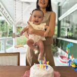 Thaila Ayala Instagram - Viva 7 meses de Tete!!! Obs: - Chico ama assoprar velinhas, ansiosa para 2 anos q já já tá aí - ela não para mais p foto mensal - amou o bolo da mamãe - minha família é linda - eu tenho a neném mais sorridente do mundo