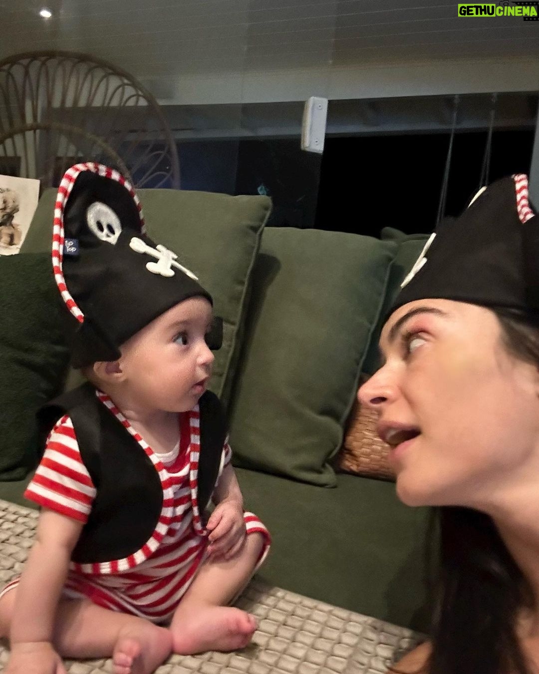 Thaila Ayala Instagram - Não tenho maturidade NENHUMAAA!!! Meus piratas mais lindos da minha vidaaaa INTEIRAAA!