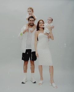 Thaila Ayala Instagram - MINHA FAMÍLIA Presente divino! Graça incalculável! Pai, tua vontade é boa, perfeita e agradável! Amém!
