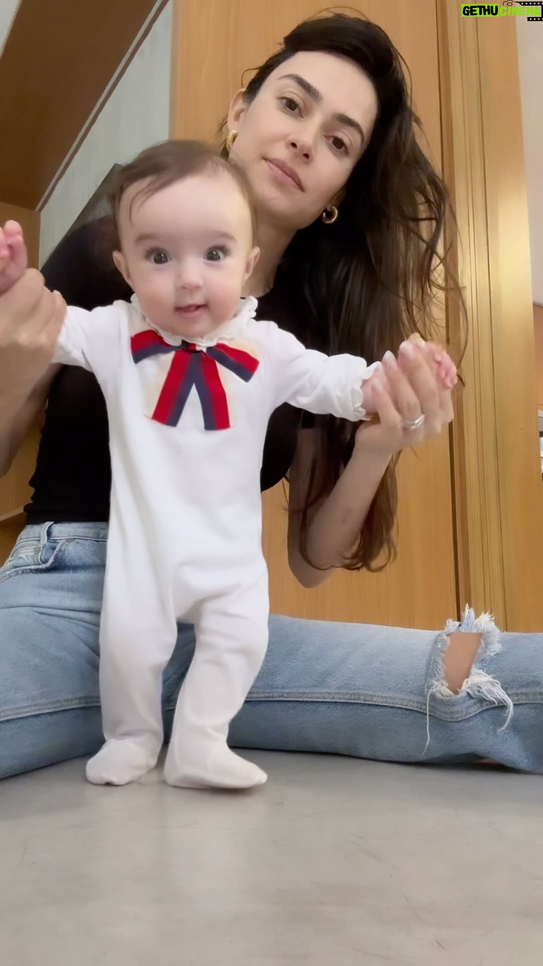 Thaila Ayala Instagram - Completou 6 meses como? Andando pela casa toda, não quer saber de outra coisa, fica brabaaa se a gente senta com ela!