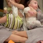 Thaila Ayala Instagram - Ahhh meus filhos, Sabe gestar vocês foi um grande desafio na vida da mamãe, foi BEM DIFÍCIL, duas gravidezes bem diferente uma da outra mas ambas bem desafiadoras. Cheguei a ouvir de algumas pessoas q eu não merecia estar grávida ou ter vocês por ter sido sincera em não ter gostado de passar mal os 10 meses de gestação, por ter desencadeado TODAS as doenças que se é possível ter em uma gestação, por ter quase morrido em uma síndrome Hellp, e tantas outras coisas! Mas a verdade é que se eu precisasse passar por isso 1 milhão de vezes para ter vcs aqui nos meus braços eu passaria 2 milhões vezes!!! Como explicar esse amor que transcende, que transforma, que preenche, que cativa, que emociona… Qdo estou triste vocês me alegram c apenas um sorriso, vocês mudam tudo, mudam a frequência dentro de mim, qdo estou desanimada vcs me dão ânimo, qdo estou cansada vcs me dão força. Vocês definitivamente são a melhor parte mim, o melhor que já fiz!