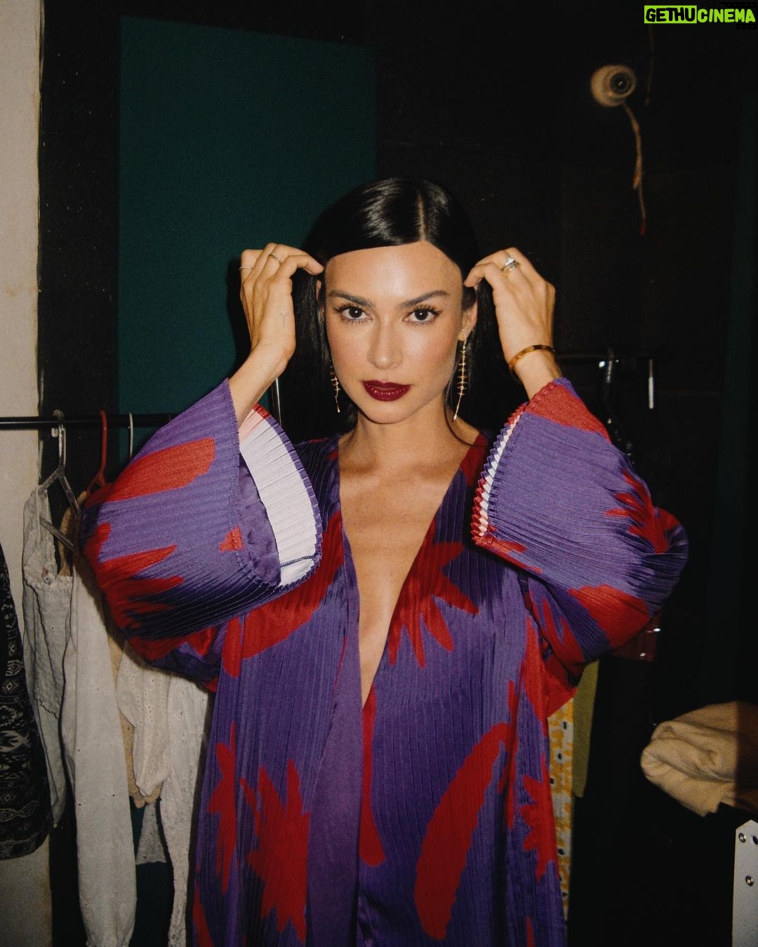 Thaila Ayala Instagram - Depois de ouvir de @djamilaribeiro1 que o nosso POD @mileumatretas é utilidade pública eu fiquei bem assim ME ACHANDO mesmo, um tico nojenta 🤷🏻♀️