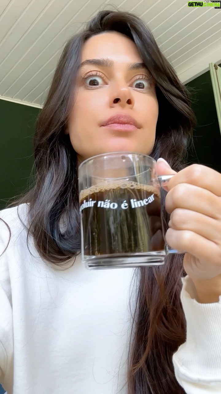 Thaila Ayala Instagram - Evoluir não é linear MESMO! Ôôôô