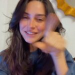 Thaila Ayala Instagram - Segura esse “ do fundo do baú” 🤣 @paollaoliveirareal corre aqui