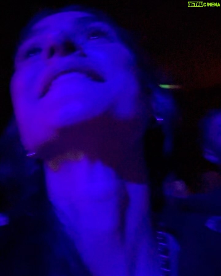 Thaila Ayala Instagram - - Amsterdã e seus canais 🥰 - Segunda maior coleção de Van Gogh no meio da floresta do Parque Nacional Hoge Veluwe 🤤 - Um tiquinho de de Emo style com @blink182 Kröller-Muller museum, Park De hoge Veluwe