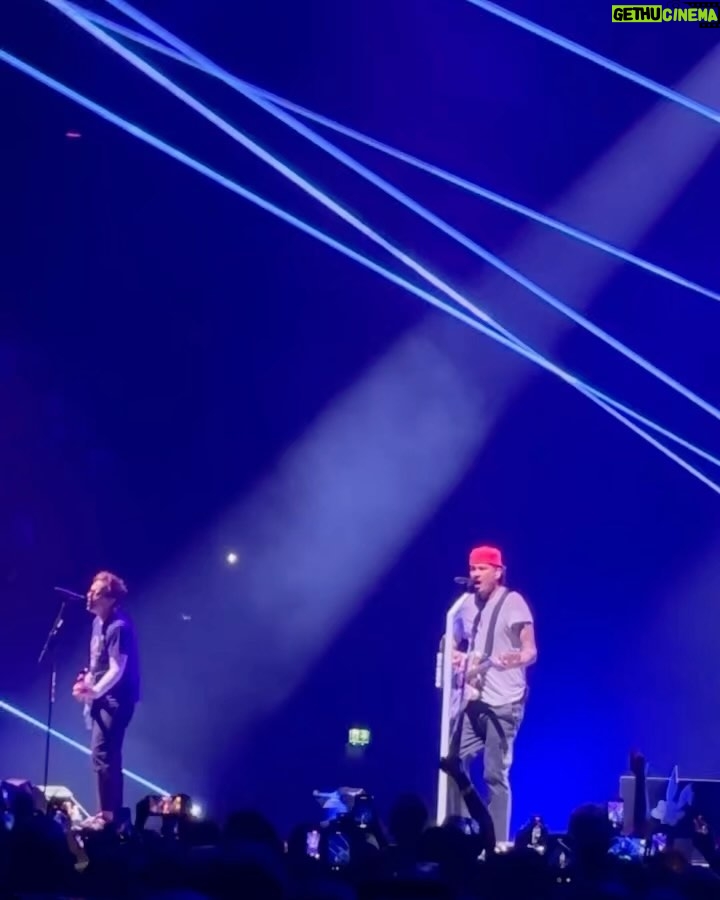 Thaila Ayala Instagram - - Amsterdã e seus canais 🥰 - Segunda maior coleção de Van Gogh no meio da floresta do Parque Nacional Hoge Veluwe 🤤 - Um tiquinho de de Emo style com @blink182 Kröller-Muller museum, Park De hoge Veluwe