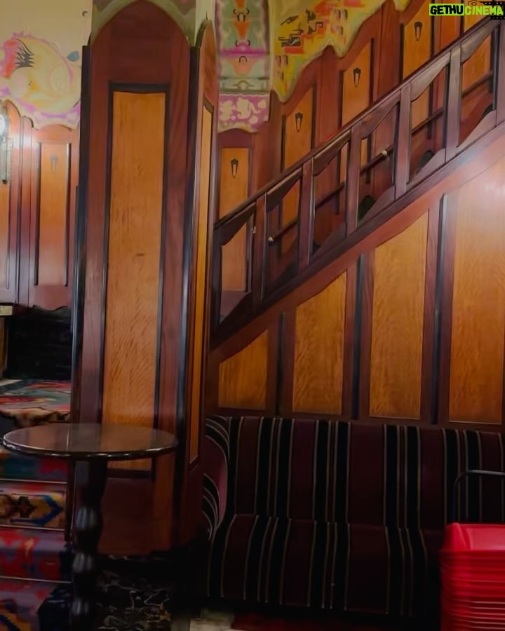 Thaila Ayala Instagram - 4 anos de casamento e a gente escolheu passar assim no Tuschinski o cinema mais lindo do mundo c direito a jantarzinho e presentinho do Monstro! Tuschinski Theater Amsterdam