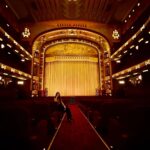 Thaila Ayala Instagram - 4 anos de casamento e a gente escolheu passar assim no Tuschinski o cinema mais lindo do mundo c direito a jantarzinho e presentinho do Monstro! Tuschinski Theater Amsterdam
