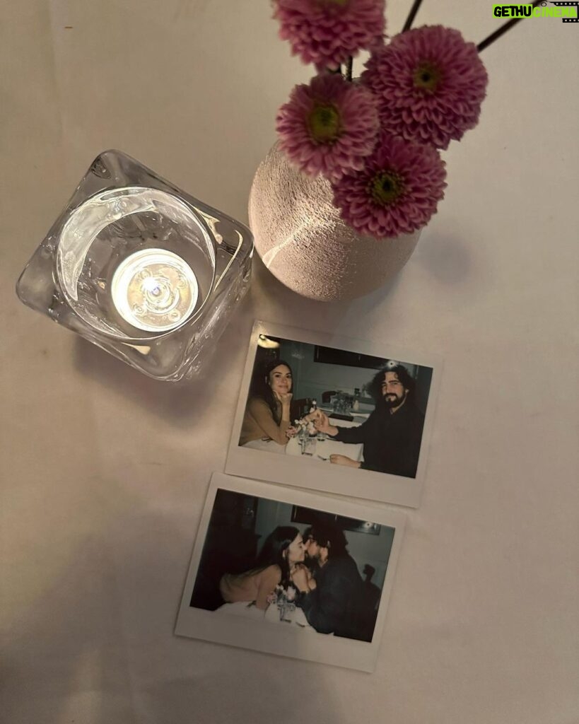 Thaila Ayala Instagram - 4 anos de casamento e a gente escolheu passar assim no Tuschinski o cinema mais lindo do mundo c direito a jantarzinho e presentinho do Monstro! Tuschinski Theater Amsterdam