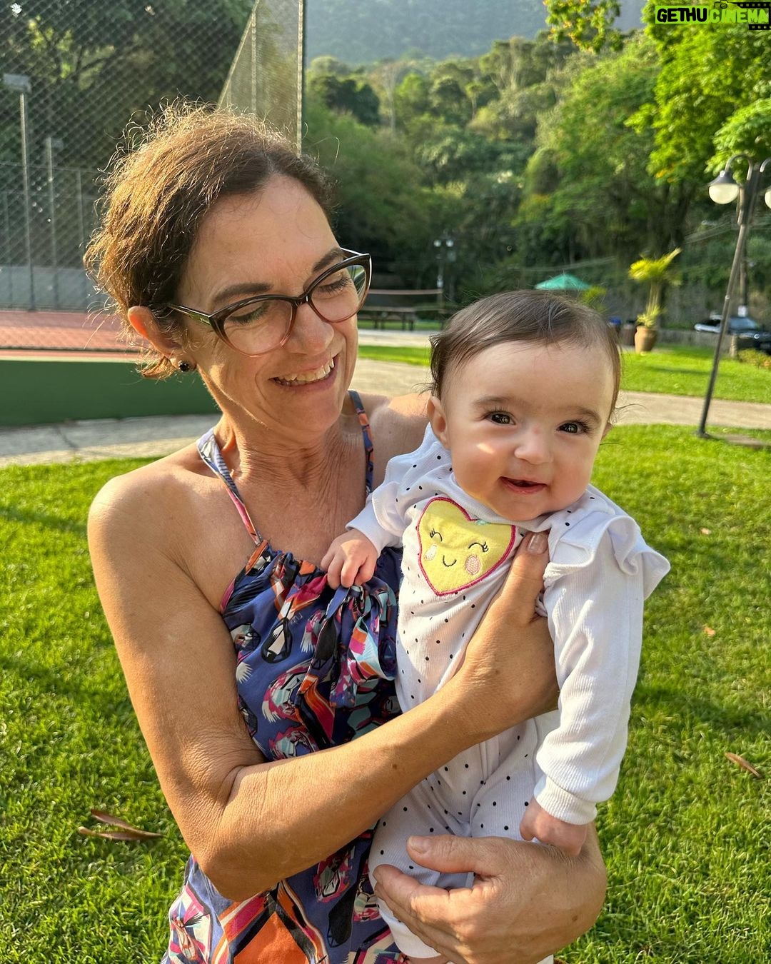 Thaila Ayala Instagram - Finalmente esse encontro TÃO esperado de Tete com Vovó Nice, e não tinha como ser mais especial comemorar seu dia grudadinha em você! Te amo! Obrigada por tudo!