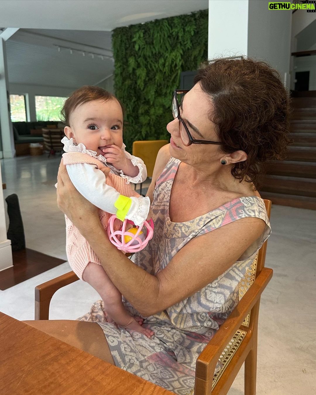 Thaila Ayala Instagram - Finalmente esse encontro TÃO esperado de Tete com Vovó Nice, e não tinha como ser mais especial comemorar seu dia grudadinha em você! Te amo! Obrigada por tudo!