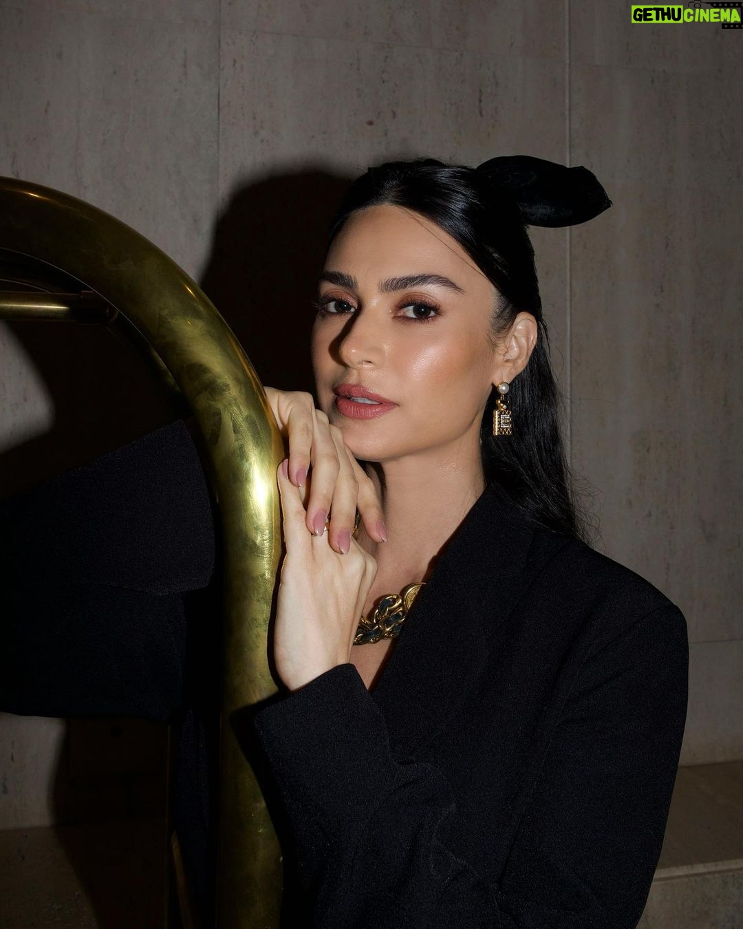 Thaila Ayala Instagram - Noite te ARTE e vai ter carrossel completinho porque foi assim, cheia de amor e estilo porque disso a @shop2gether entende melhor do que ninguém!!! #2getherArtsy MASP + CHANEL Masp - Museu de Artes de São Paulo
