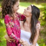 Thaila Ayala Instagram - Hoje é aniversário dela, essa menina que não cansa de me surpreender, Laura faz 15 anos tem uma mente brilha, não engole qualquer “verdade” imposta a ela, ela questiona, ela pesquisa, ela quer saber por que, ela é uma grande questionadora e eu acho isso demais. Uma adolescente que não vai com modinha, não escuta a mesma música que todo mundo escuta, não usa a mesma roupa que todo mundo mundo usa, não faz a mesma programação que todo mundo faz, ela é diferenciada ela tem personalidade própria. Laura não tolera preconceitos, ouvir ela falar sobre diversidade é demais, ela ensinou e ensina um tanto p gente. Morro de orgulho dessa menina carinhosa, atenta e generosa que você se tornou. Ela que ainda criança cansada de prender seus cabelos por conta do bullying combinou c a amiguinha de soltarem o black power e entraram de mãos dadas na escola. Ela é Demais e eu só fã babona mesmo. Parabéns meu amor pelos seus 15 anos! Te amo infinito! Ps: e ela ainda gosta de Rita lee 😍