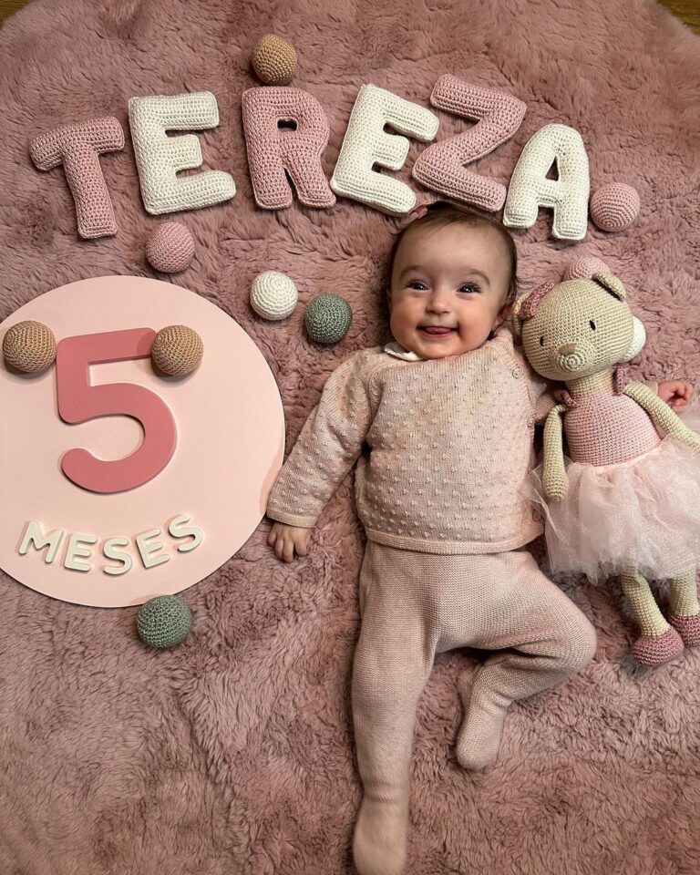 Thaila Ayala Instagram - Minha boneca sorridente fez 5 meses!!! Vivaaaa Tete!!!