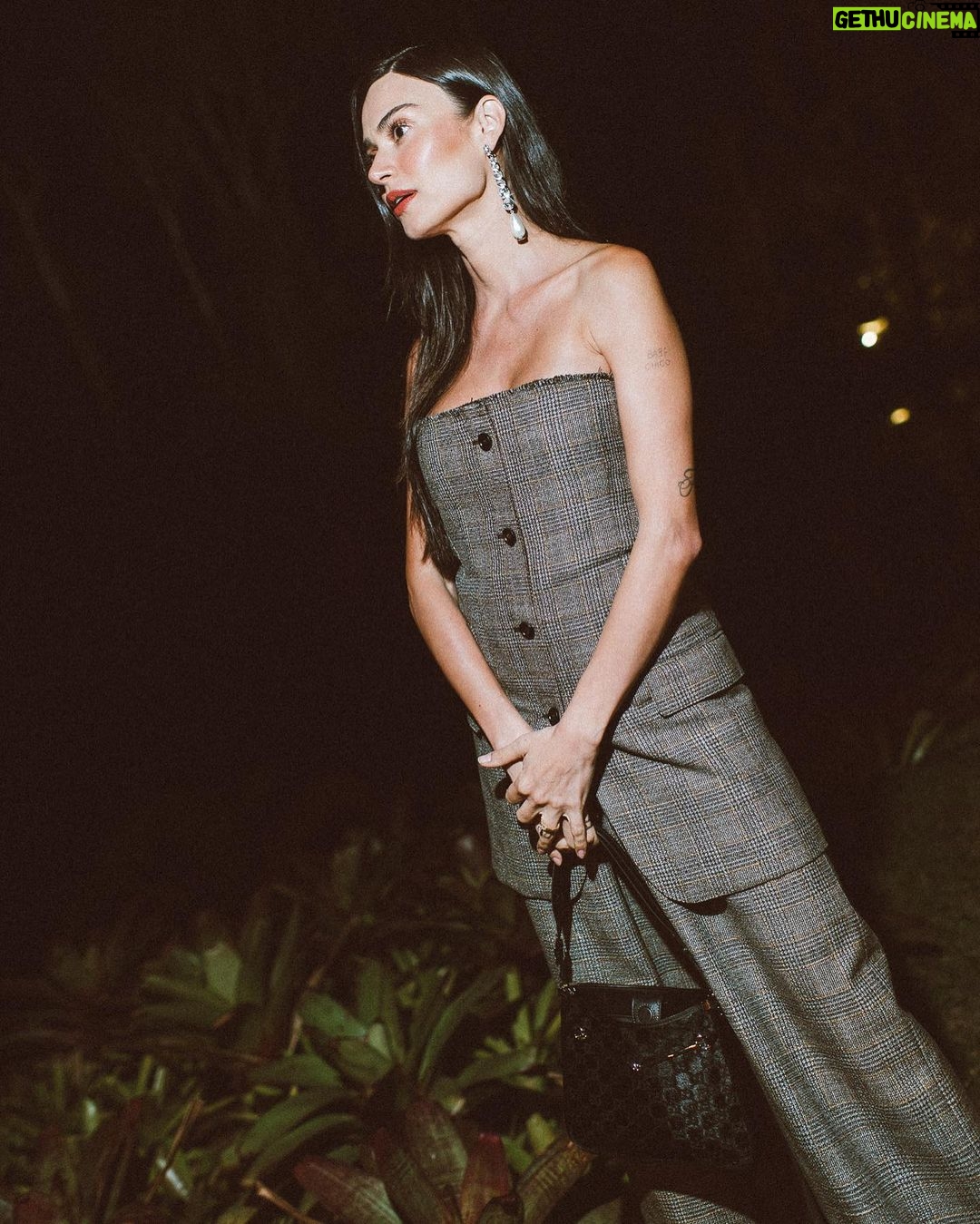 Thaila Ayala Instagram - Art and Love #AnoitecerInhotim @gucci @inhotim