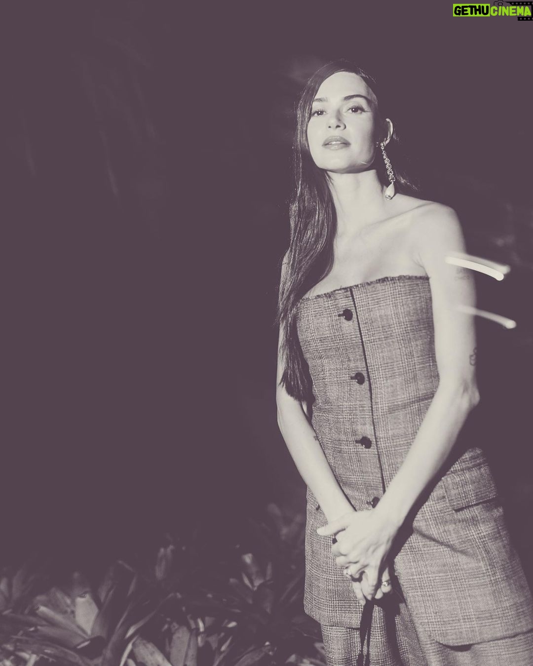 Thaila Ayala Instagram - Art and Love #AnoitecerInhotim @gucci @inhotim