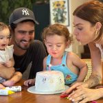Thaila Ayala Instagram - Minha pequena gigante fez 9 meses! E o bolinho q a mamãe tentou fazer esse mês era p todos decorarem, pena q a canetinha (comestível)deixou a gente na mão, mas tentamos e ficou cheio de amor!