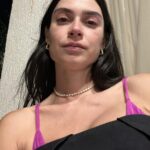Thaila Ayala Instagram - Cara inchada por aqui… Parte 1 “é difícil não ter pai,dói!” Parte 2 “é difícil p c…. Ser mãe!”