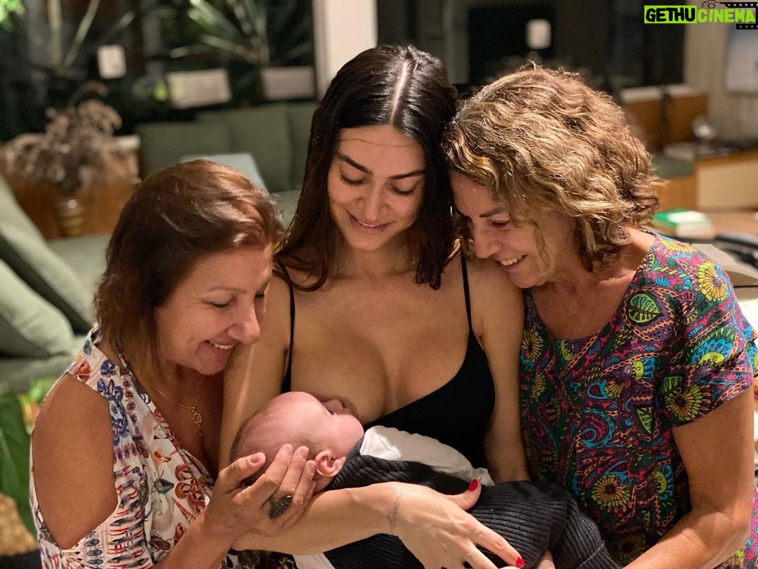 Thaila Ayala Instagram - Feliz dia vovós ❤️ A gente ama vocês!!!