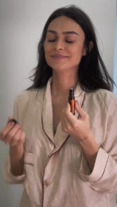 Thaila Ayala Instagram - Ser mãe não é uma tarefa fácil, mas eu tenho superaliados da dōTERRA que me ajudam a manter o foco e o ânimo durante o dia, mesmo depois de uma noite mal dormida ou de muitos despertares para amamentar. Já anota essa dica: 💧Para começar o dia, eu uso: mix de óleos essenciais Motivate®️ 💧Para acompanhar o ritmo agitado do Chico, vou de Peppermint 💧E à noite: algumas gotinhas de Lavender para eu poder ter uma noite mais tranquila e relaxar *Para a utilização de produtos dōTERRA durante a amamentação, recomendamos que consulte seu médico. @doterrabr #publicidade