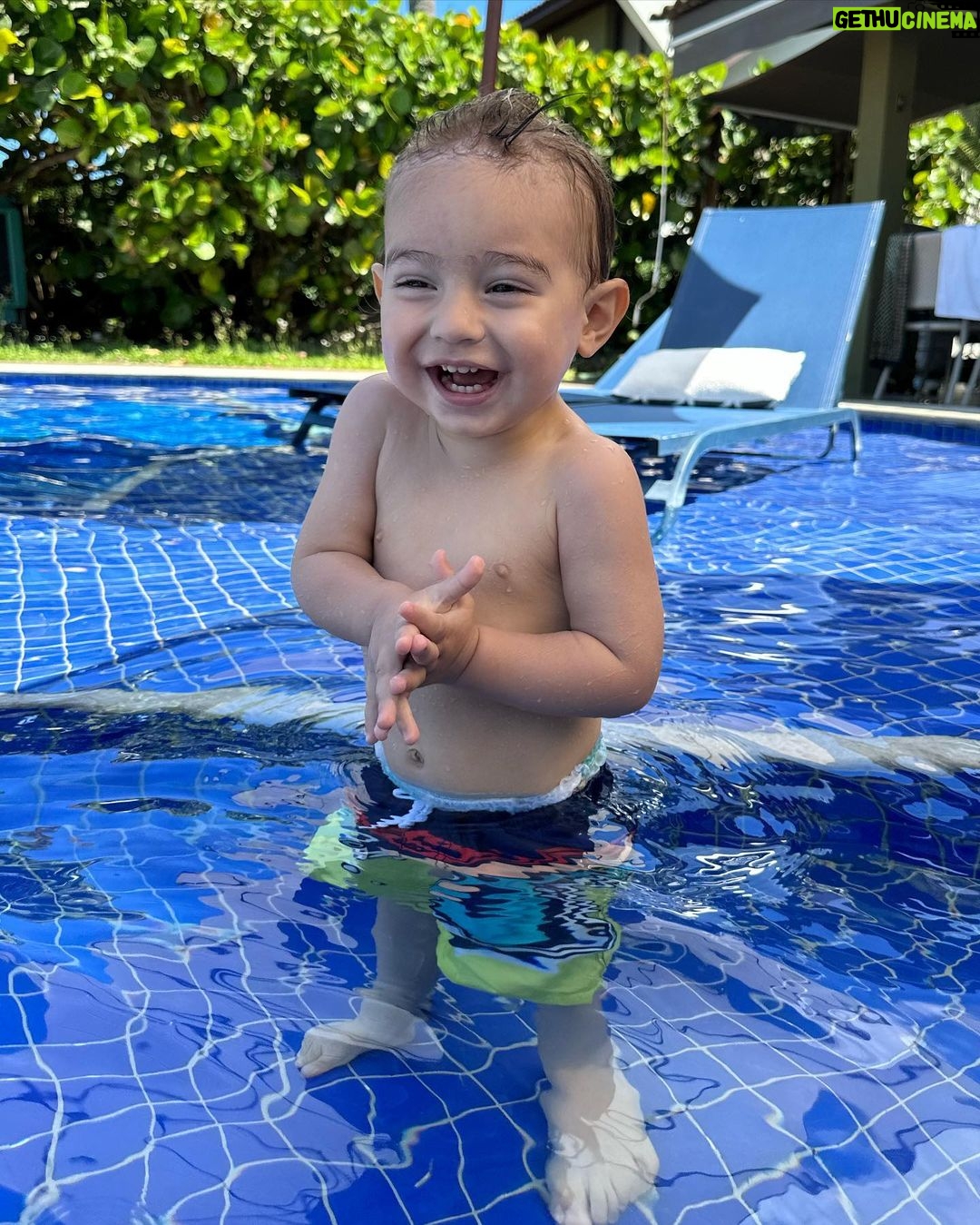 Thaila Ayala Instagram - Ele nem tá curtindo essas férias em família 🫣