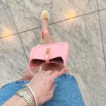 Thaila Ayala Instagram - Quem mais aí concorda que comer de olhos fechados fica muito mais gostoso e faz dancinha qdo a comida é muito boa?