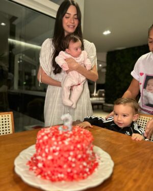 Thaila Ayala Instagram - Esse mês mamãe fez bolo temático sim ❣️
Viva o mêsversario mais importante de todos!!! 
Viva Tete!