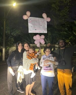 Thaila Ayala Instagram - A volta pra casa e p esse ser que tem minha alma! 
Como foi difícil ficar longe dele! 
Obrigada cunhas @marcelagoes_  por toda recepção e e por cuidar junto de @kellycri47 do meu bebê gigante!