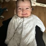 Thaila Ayala Instagram - Os 10 dias mais longos da história da humanidade! As horas mais infinitas!!! Só quem passou sabe. Esses dias ouvi a seguinte frase “Não tem como uma mãe passar pela UTI e não se dobrar a Deus” E é exatamente isso! Meu IMENSOOOO agradecimento a todos do @hosp_einstein por todo profissionalismo impecável e carinho enorme da hospitalidade c nossa família, cada enfermeira e técnica que esteve com a gente nesses dias nos dando TOTAL apoio, nunca vou esquecer do carinho de vcs, teve noite q minha filha só queria dormir no colo e elas revezavam c a gente, outra noite q só parava de chorar c carinho na cabeça e lá estavam elas nos ajudando p q a gente dormisse um pouco, inacreditável!!! As Fisioterautas, médicas plantonistas, TODAS INCRÍVEIS! E claro o time q salvou a vida da minha filha Dr. @gustavo.foronda e Dr Carlos e toda sua equipe genial! Eterna gratidão!!!