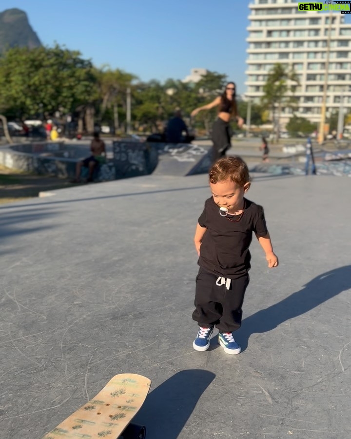 Thaila Ayala Instagram - Maturidade nenhuma pra esse rolê 🛹 Rio de Janeiro, Rio de Janeiro