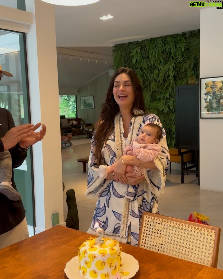 Thaila Ayala - 218.2K Likes - Minha Tereza fez 2 meses!!!
E a mamãe aqui está evoluindo nos bolinhos.
🎂🤗🎉🎈🎀🎊✨🌼🤱🏻👏🏽
E teve encontro histórico dos futuros bff!