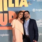Thaila Ayala Instagram - Que alegria poder dizer que dia 4 de Março estaremos juntinhos na telinha da Globo com a sua próxima novela da 7 #FamíliaÉTudo E que Presente estar no mesmo elenco que meu marido @renatogoess Obrigada @danielortizautor e @fredmayrink 👗 styling by me 💄 beleza by @makedoteo