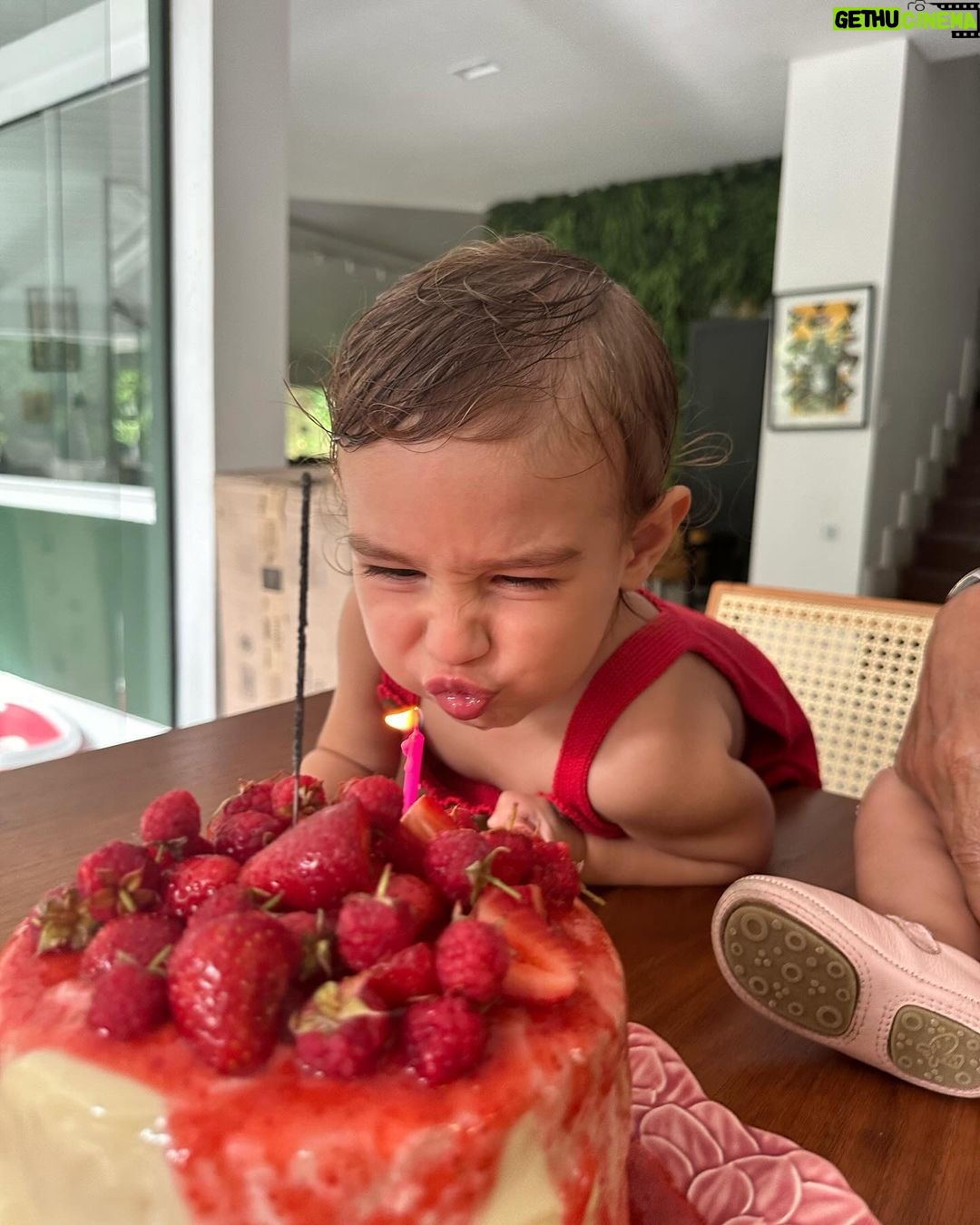 Thaila Ayala Instagram - 10 meses de Tereza!!! 10 meses do amor mais LOUCO, transformador, apaixonante que existe!