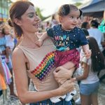Thaila Ayala Instagram - Penseee numa garotinha que adoraaa uma bagunça, música alta e uma fantasia… pensou… ela se chama Tereza. Ps: A gente vinha c uma fantasia na mão e ela logo começava a pular de alegria nem sei a quem puxou 🫣