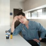 Thanapob Leeratanakachorn Instagram - 😉✨⁣ ⁣ คู่หูกู้หน้าไบรท์ของต่อต้อง ⁣ การ์นิเย่ เมน ทวินเทอร์โบไบรท์!⁣ แค่ #ล้างทาไบรท์ ล้างด้วยโฟมเทอร์โบไบรท์ ซูเปอร์ดูโอ ตามด้วยทาเทอร์โบไบรท์ ซูเปอร์ เซรั่ม เจล แค่นี้ก็ #ไบรท์ไวติดเทอร์โบ⁣ #GarnierMenThailand ⁣ #กู้หน้าชายไทยไบรท์ไวติดเทอร์โบ⁣