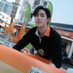Thanapob Leeratanakachorn Instagram - 🚘💚🧡🌊🛟⁣ ⁣ AIS 3BB Fibre3 พาน้องอุ่นใจ น้องส้มจิ๊ด บุกกลาง old town ภูเก็ต ใครอยู่แถวนั้นอย่าลืมแวะไปถ่ายรูปนะครับ ⁣ #AIS3BBFibre3 ⁣ #อนาคตที่มากกว่าเพื่อคุณ Old Town Phuket