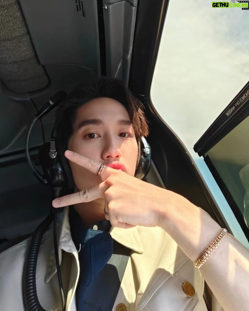 Thanapob Leeratanakachorn Instagram - First time in Sydney,⁣ First time helicopter🚁🤩⁣ ⁣ #CartierSydney⁣⁣ #CartierHighJewellery