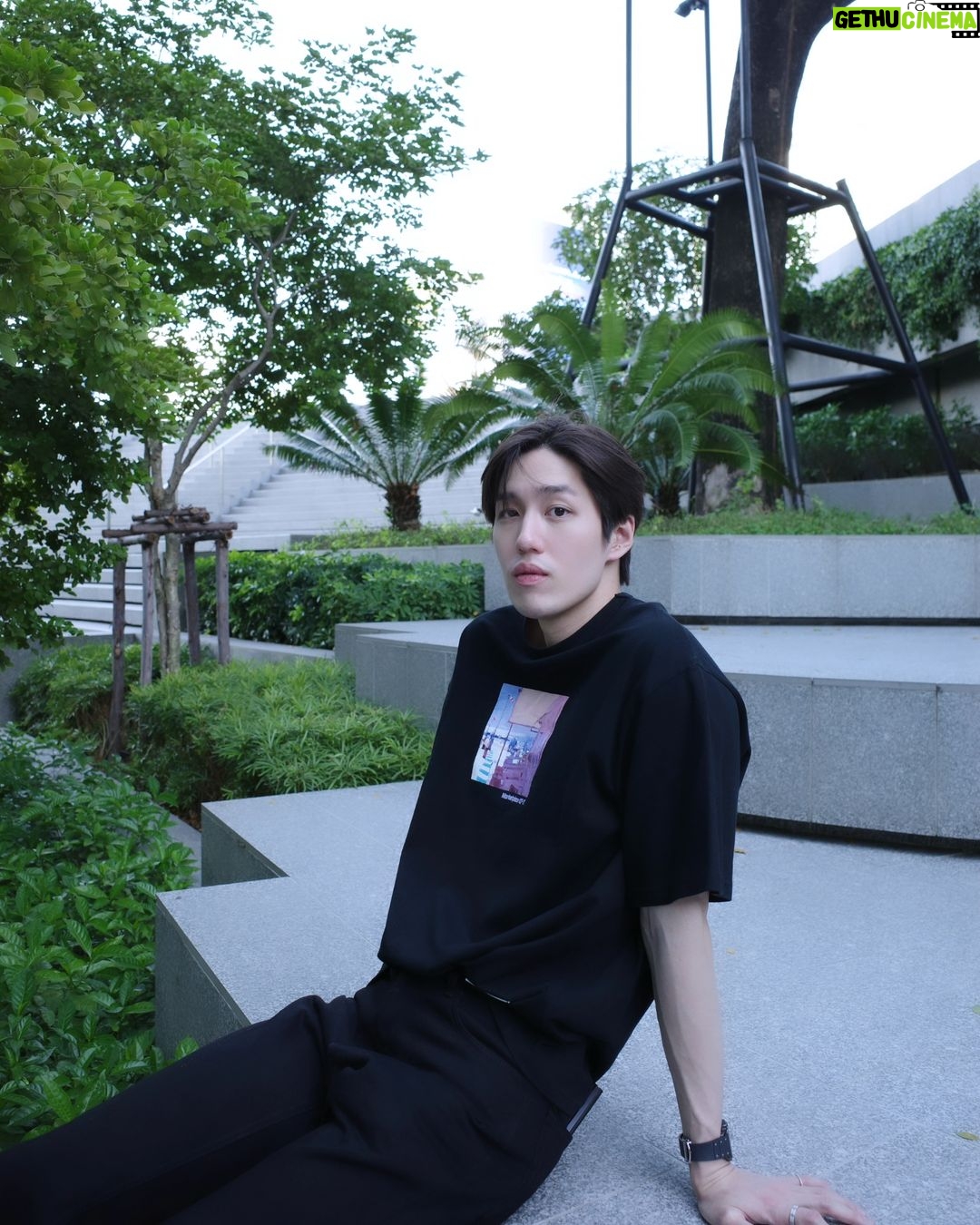Thanapob Leeratanakachorn Instagram - 🖤วันนี้เรามีนัดกัน!!! มาคลายร้อน มาฟินเเบบใกล้ชิดกับเราได้ที่งาน "Black is Elegant carrier XInverter Plus" เเอร์สีดำต้องเเคเรียร์ ตามคอนเซ็ปต์ Black and go with anything อย่าลืมใส่ dress code สีดำ มาร่วมงานน้า 16 มีนาคม นี้ ที่ Fashion Hall, Siam Paragon ตั้งเเต่เวลา 14.30 น. เป็นต้นไป เจอกันน้าาาาาาา #แอร์สีดำต้องแคเรียร์ #XInverterPLus #XisElegant #Carrierthailand